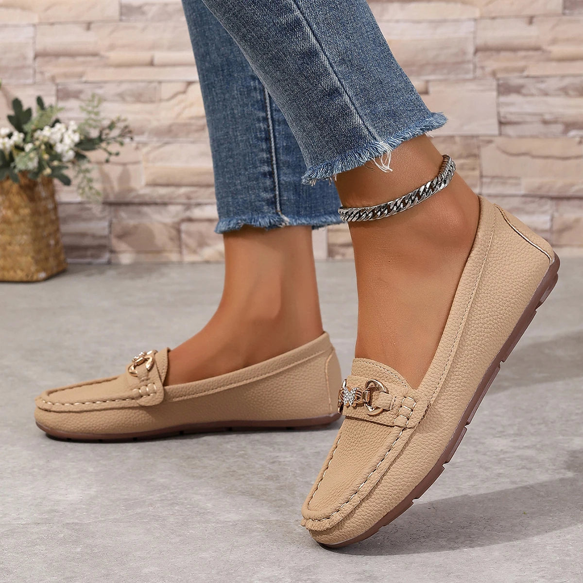 Mocassin femme plat bout arrondi ornement chaîne et strass - Hiverline