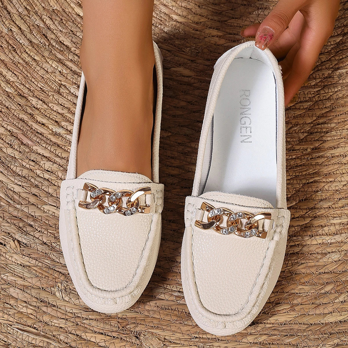 Mocassin femme plat bout arrondi ornement chaîne et strass - Hiverline