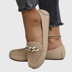 Mocassins Femme Slip-On Confort Semelle Rembourrée Détail Chaîne Dorée Casual Bureau - Hiverline