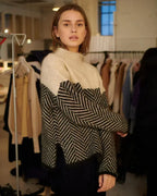 Pull Col Roulé Femme Motif Chevron Oversize Tricot Chaud Casual Hiver - Hiverline