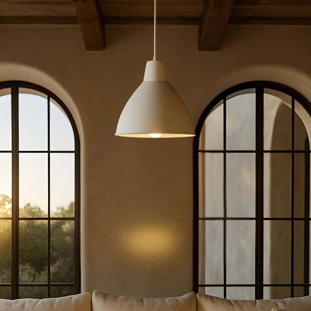 Suspension en Métal Blanc de Forme Conique